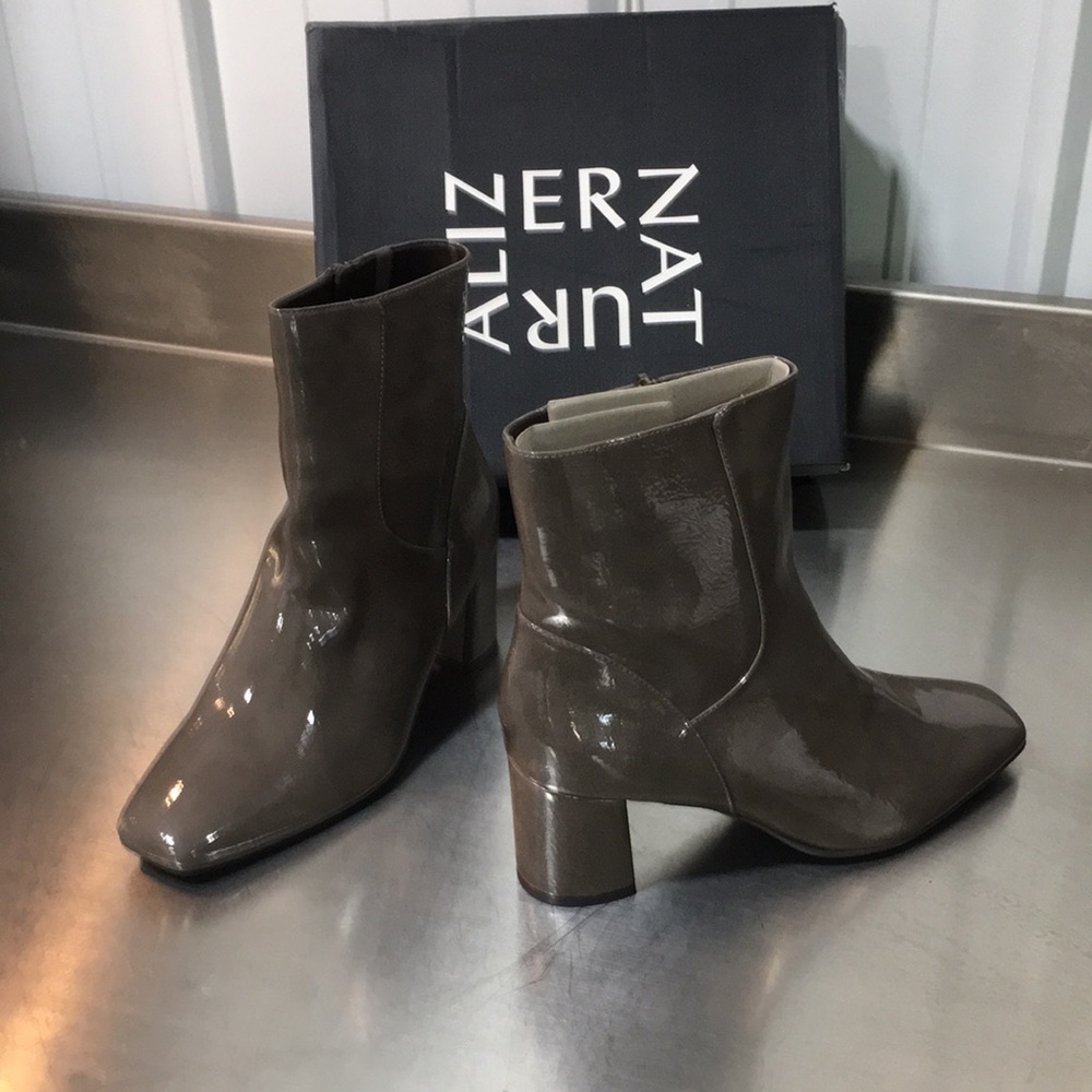 New WB Woman’s Naturalizer Patent Leather Block Heel Ankle Boots - Taupe